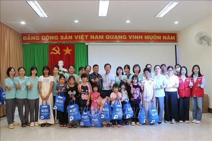 Những phần quà yêu thương được gửi đến trẻ em có hoàn cảnh khó khăn tại Trung tâm Bảo trợ Xã hội và Trẻ em tỉnh Đắk Lắk. Những phần quà yêu thương được gửi đến trẻ em có hoàn cảnh khó khăn tại Trung tâm Bảo trợ Xã hội và Trẻ em tỉnh Đắk Lắk.