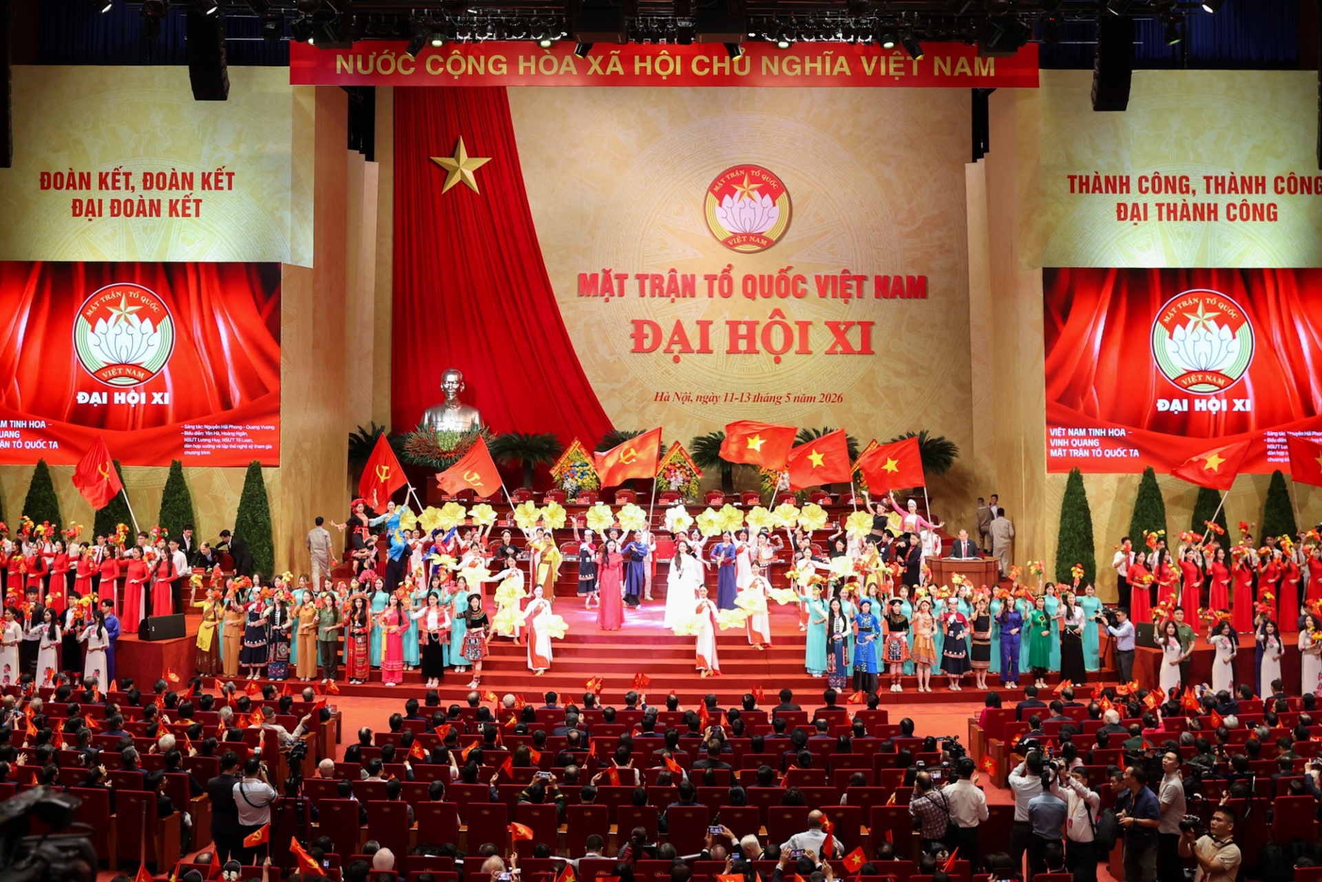 Chương trình văn nghệ chào mừng Đại hội đại biểu toàn quốc MTTQ Việt Nam lần thứ XI, nhiệm kỳ 2026 - 2031 - Ảnh: VGP