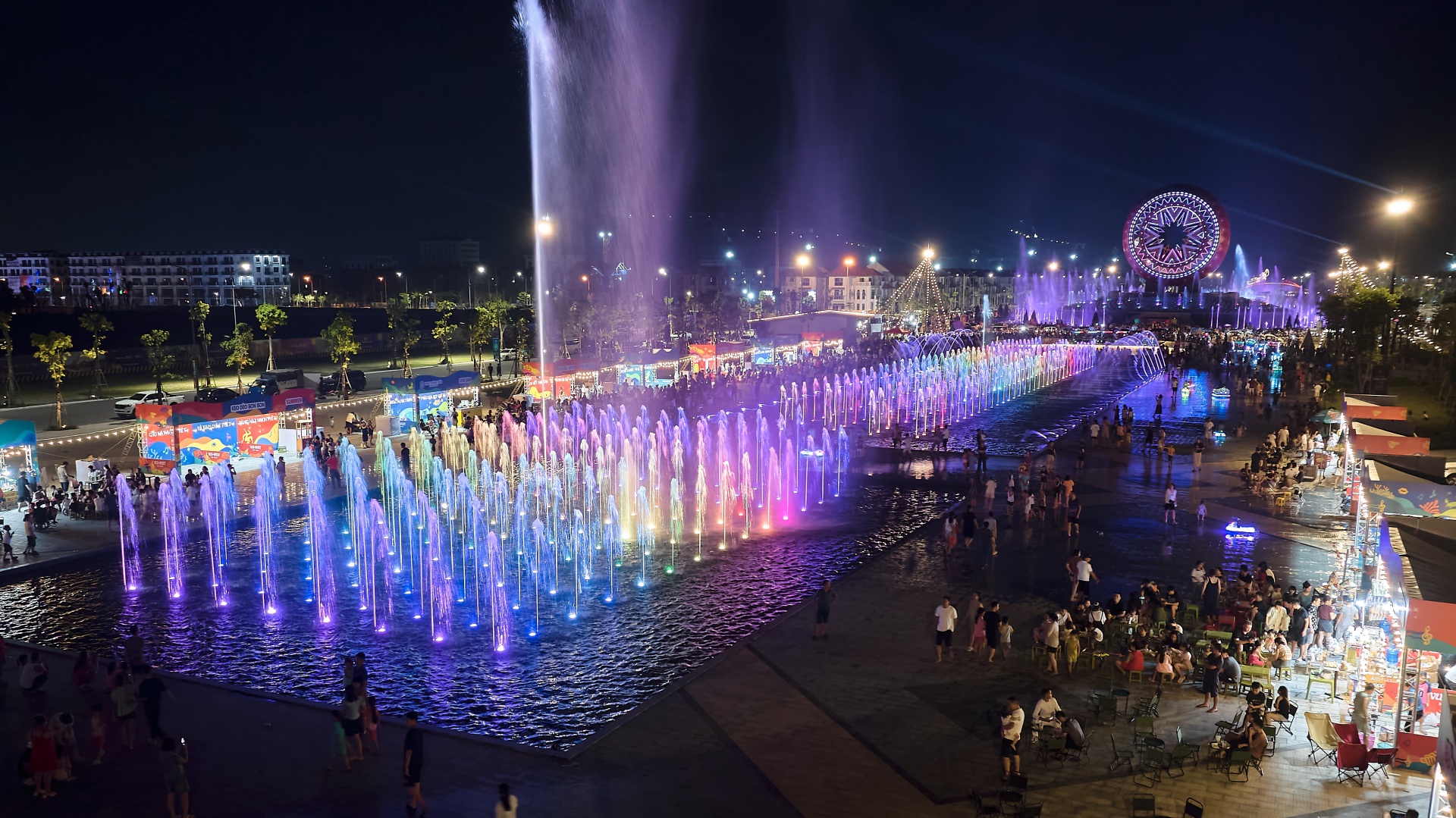 Show nhạc nước dài bậc nhất Việt Nam diễn ra mỗi tối tại Sun Urban City. Show nhạc nước dài bậc nhất Việt Nam diễn ra mỗi tối tại Sun Urban City.