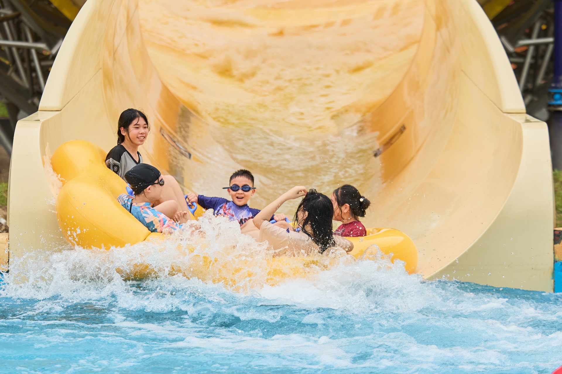 Sun World Ha Nam cũng triển khai ưu đãi sinh nhật 1 tuổi với giá vé đồng giá chỉ 150.000 đồng từ ngày 9/5 đến 22/5/2026. Sun World Ha Nam cũng triển khai ưu đãi sinh nhật 1 tuổi với giá vé đồng giá chỉ 150.000 đồng từ ngày 9/5 đến 22/5/2026.