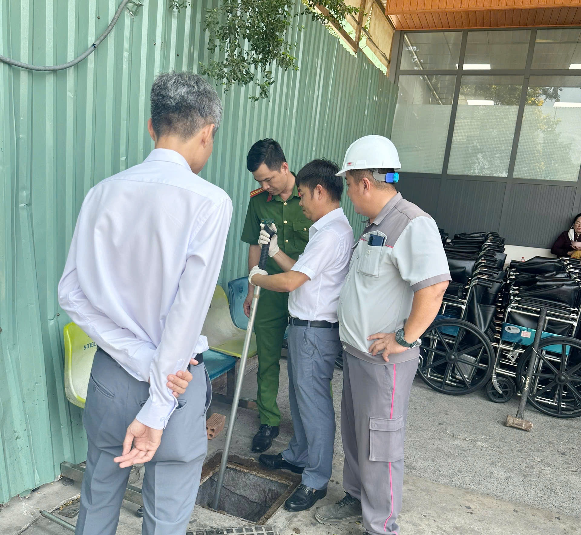 Công an Cần Thơ kiểm tra, phát hiện Bệnh viện S.I.S xả nước thải chưa xử lý ra môi trường