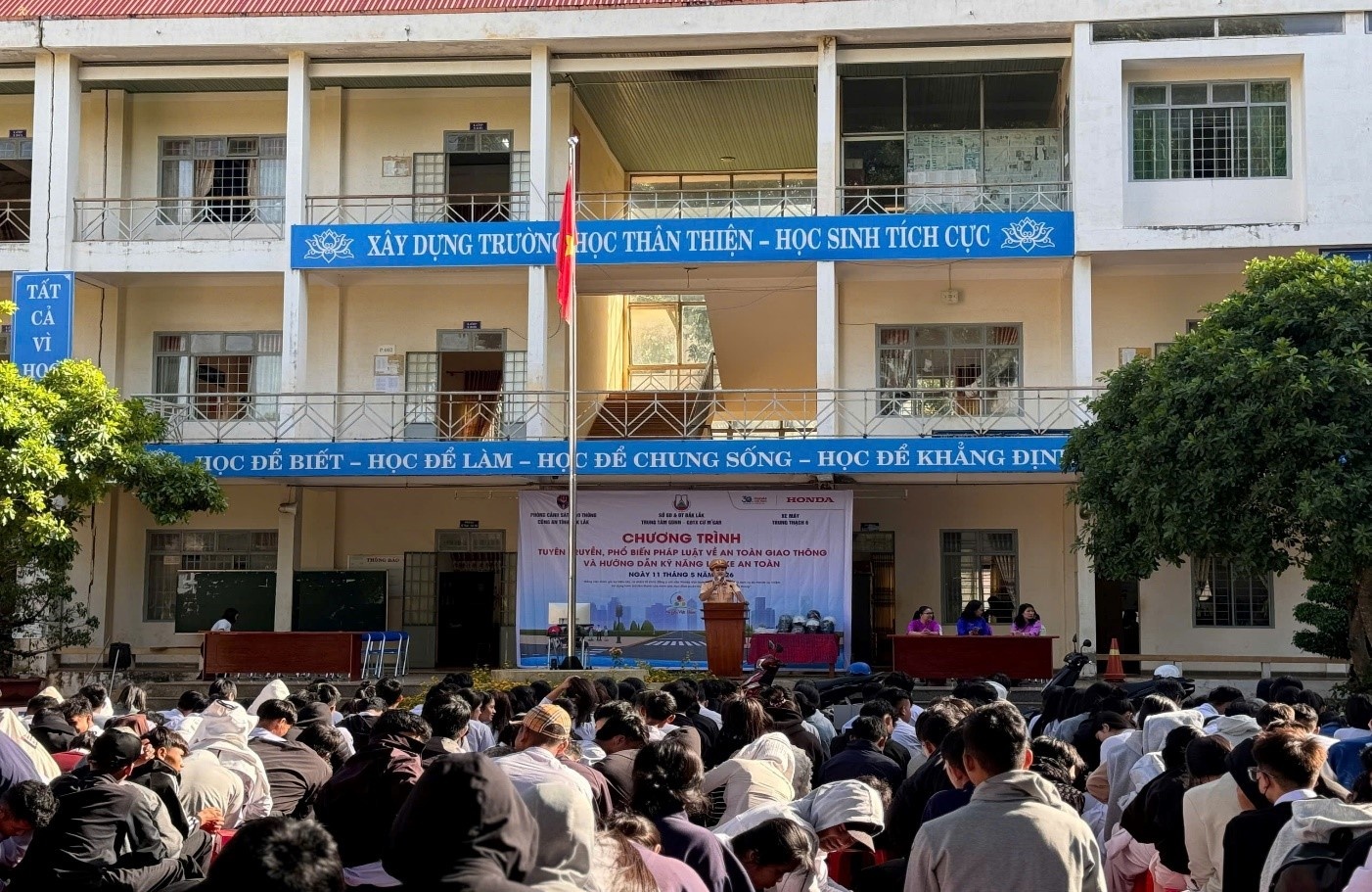 Hơn 6.000 học sinh Cư M’gar được tuyên truyền pháp luật giao thông và hướng dẫn kỹ năng lái xe an toàn