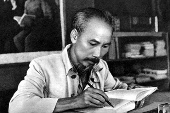 Học tập và tự học theo gương Bác Hồ để nâng cao tri thức, năng lực công tác trong thời đại số