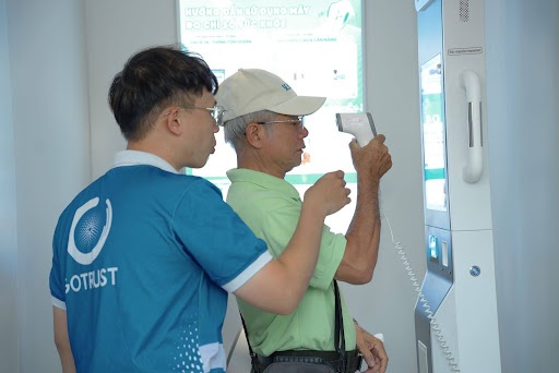   Long Châu, GoTrust tiên phong đồng hành Công an Thành phố Hồ Chí Minh phát triển các tiện ích y tế số phục vụ người dân ngay tại nơi sinh sống. Ảnh: FPT Long Châu