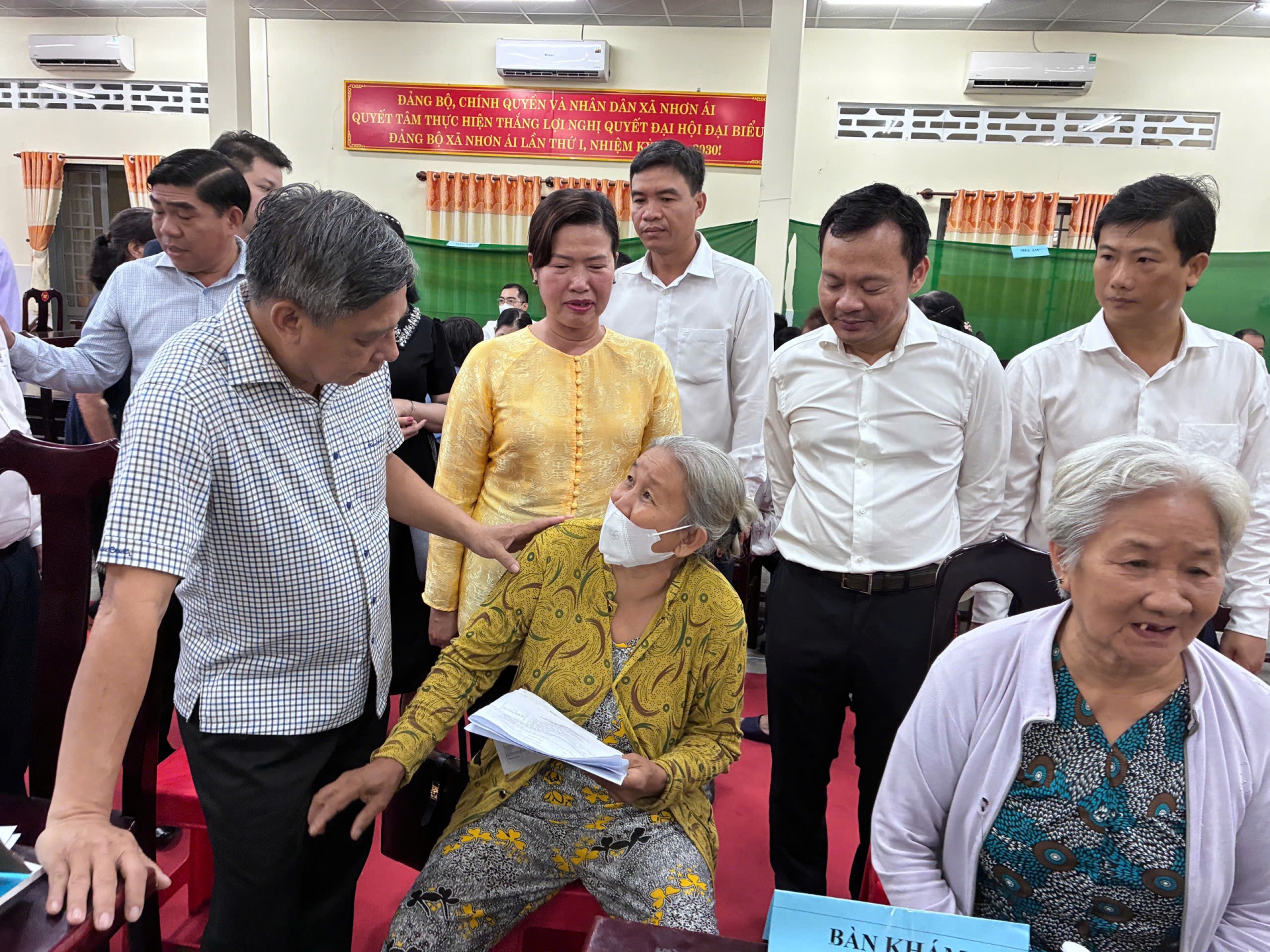 Đông đảo người dân Cần Thơ được khám sức khỏe định kỳ, khám sàng lọc miễn phí