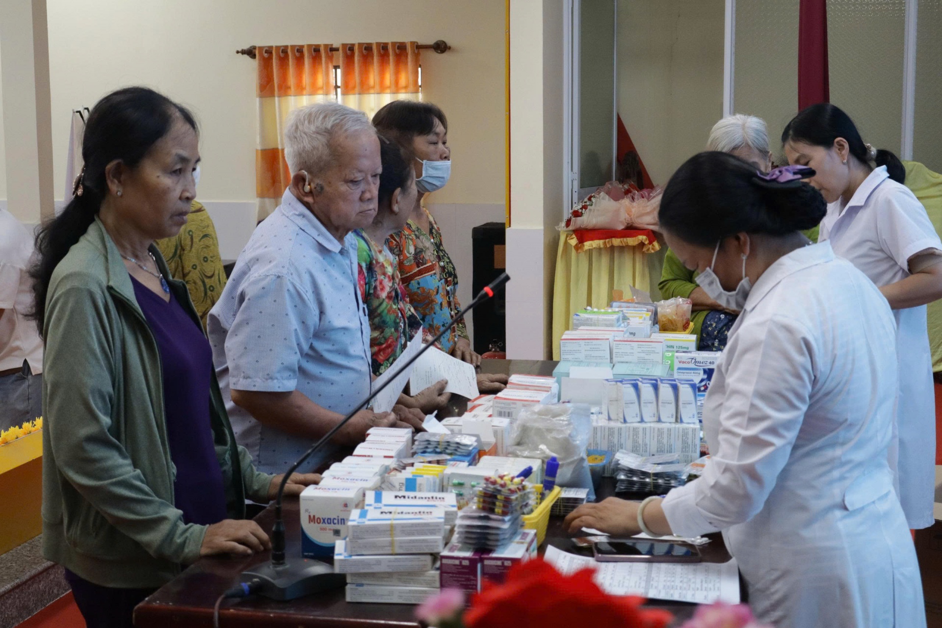 Đông đảo người dân Cần Thơ được khám sức khỏe định kỳ, khám sàng lọc miễn phí Đông đảo người dân Cần Thơ được khám sức khỏe định kỳ, khám sàng lọc miễn phí
