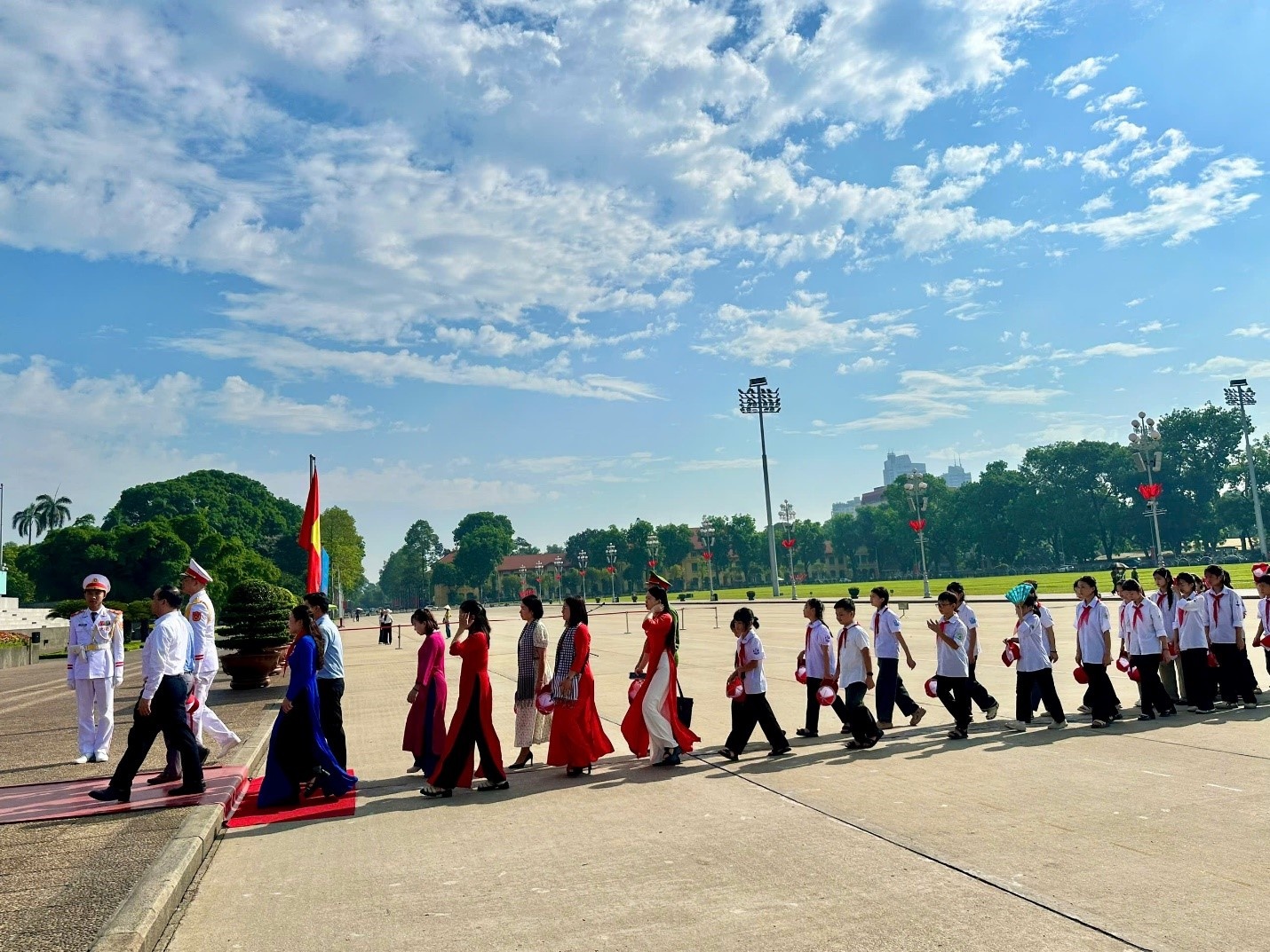 Hồ Chí Minh – Ngọn đuốc soi đường trong kỷ nguyên vươn mình của dân tộc Hồ Chí Minh – Ngọn đuốc soi đường trong kỷ nguyên vươn mình của dân tộc