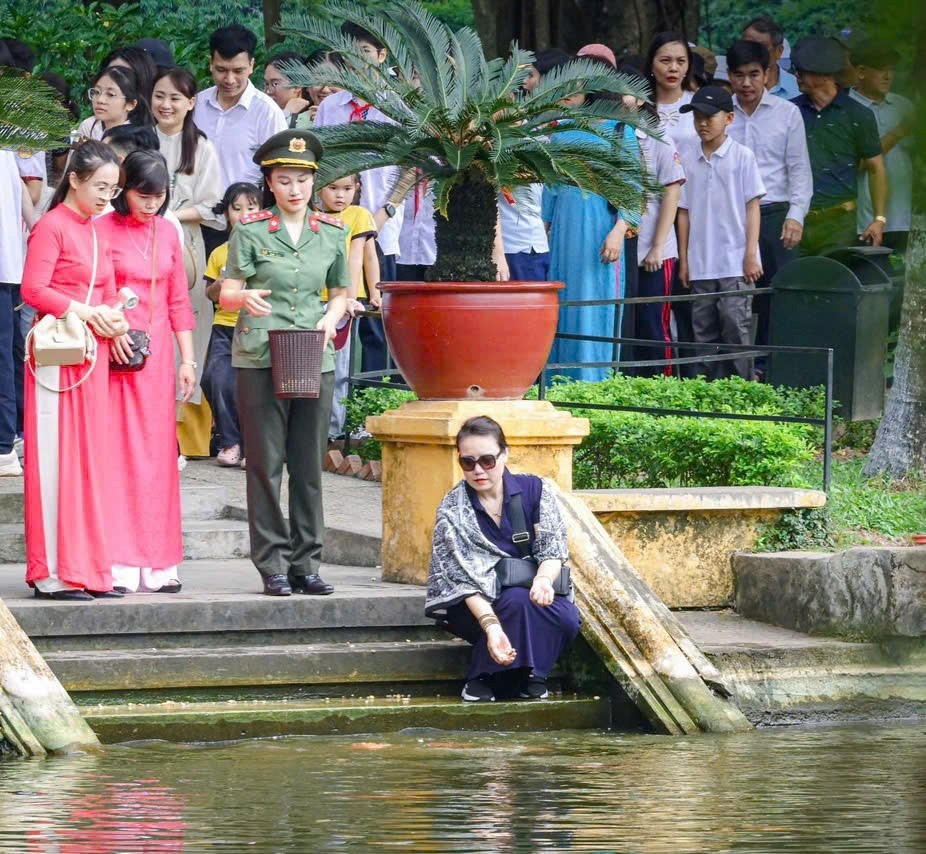 Hồ Chí Minh – Ngọn đuốc soi đường trong kỷ nguyên vươn mình của dân tộc Hồ Chí Minh – Ngọn đuốc soi đường trong kỷ nguyên vươn mình của dân tộc