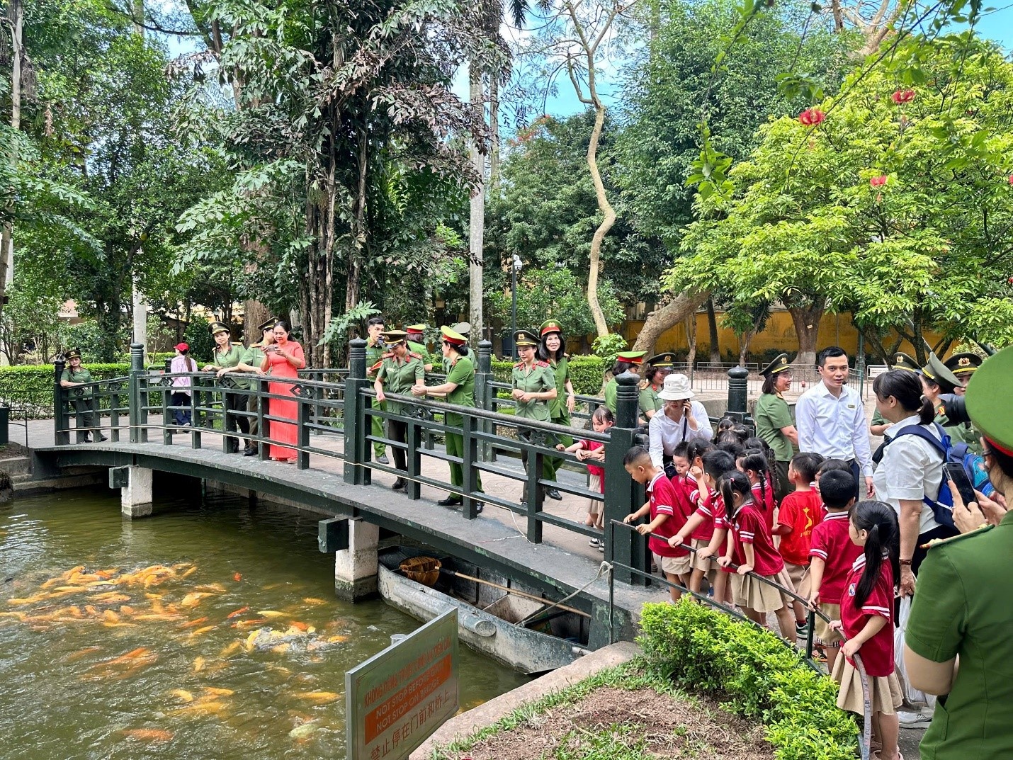 Hồ Chí Minh – Ngọn đuốc soi đường trong kỷ nguyên vươn mình của dân tộc Hồ Chí Minh – Ngọn đuốc soi đường trong kỷ nguyên vươn mình của dân tộc