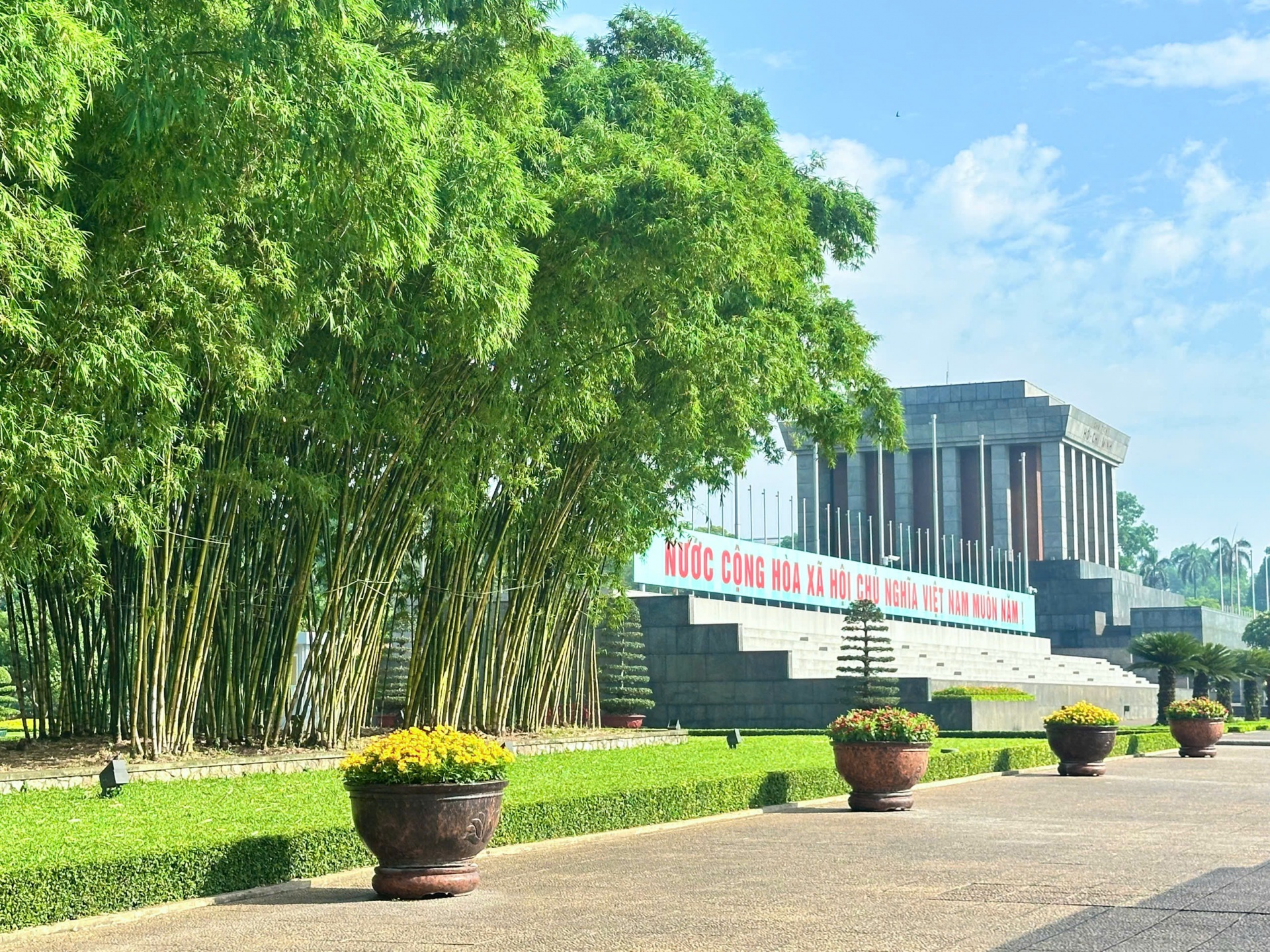 Hồ Chí Minh – Ngọn đuốc soi đường trong kỷ nguyên vươn mình của dân tộc Hồ Chí Minh – Ngọn đuốc soi đường trong kỷ nguyên vươn mình của dân tộc