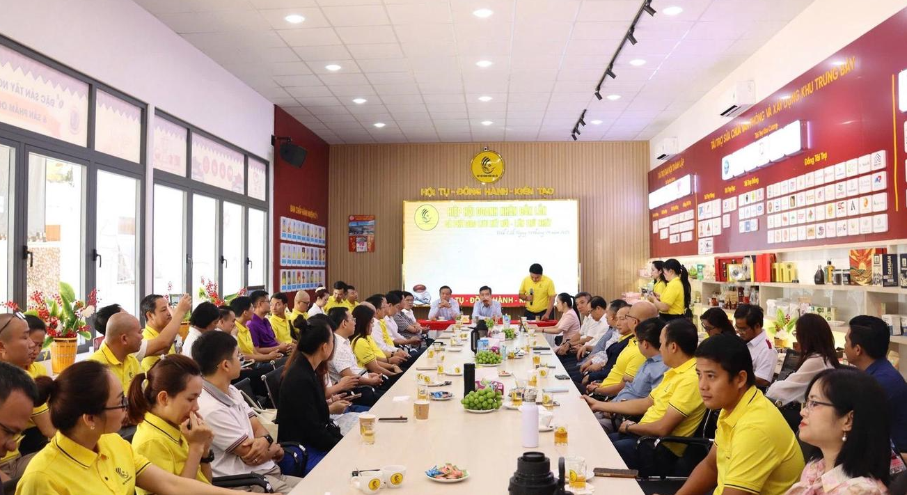 Chương trình “Cà phê doanh nhân” nhằm tăng cường đối thoại, hỗ trợ và tháo gỡ khó khăn cho doanh nghiệp tại Đắk Lắk. Chương trình “Cà phê doanh nhân” nhằm tăng cường đối thoại, hỗ trợ và tháo gỡ khó khăn cho doanh nghiệp tại Đắk Lắk.