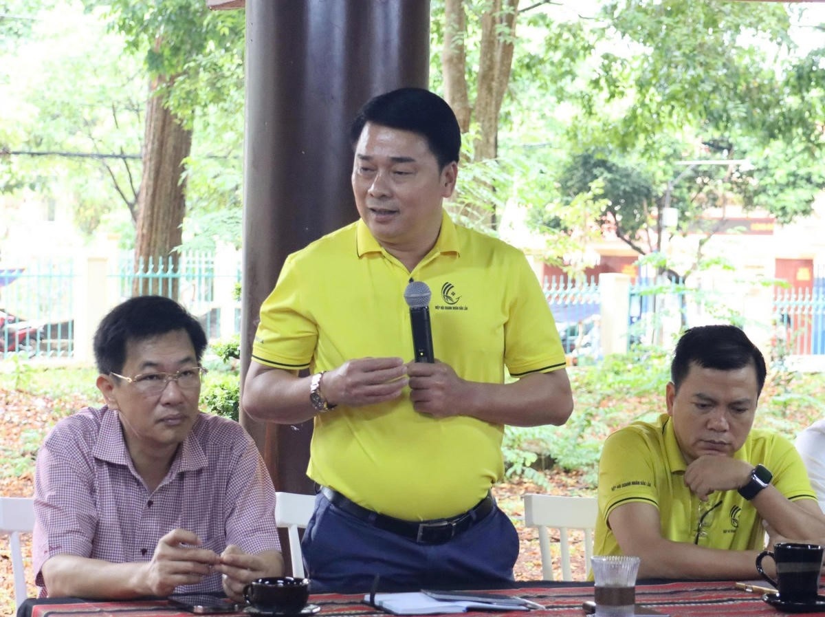 Ông Nguyễn Quang Vinh, Chủ tịch Hiệp hội Doanh nhân Đắk Lắk phát biểu tại sự kiện . Ảnh: Báo Đắk Lắk. Ông Nguyễn Quang Vinh, Chủ tịch Hiệp hội Doanh nhân Đắk Lắk phát biểu tại sự kiện . Ảnh: Báo Đắk Lắk.