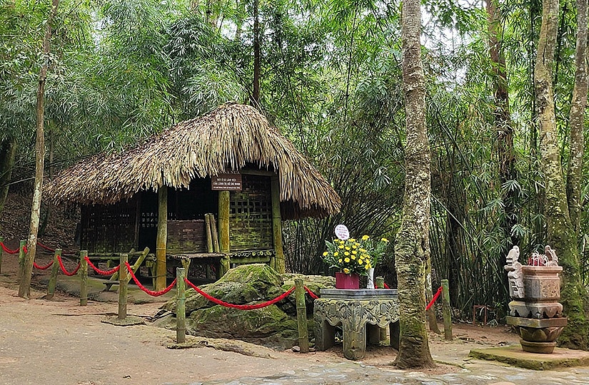 Tháng Năm về Tân Trào nhớ Bác Tháng Năm về Tân Trào nhớ Bác