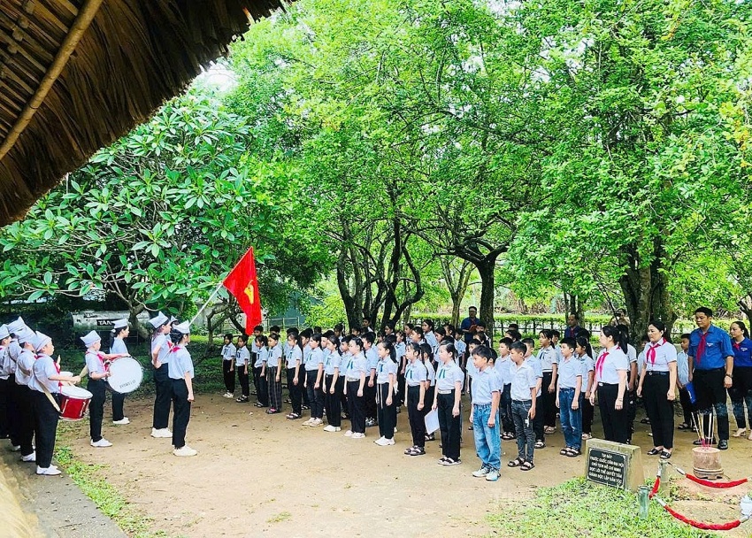 Tháng Năm về Tân Trào nhớ Bác Tháng Năm về Tân Trào nhớ Bác