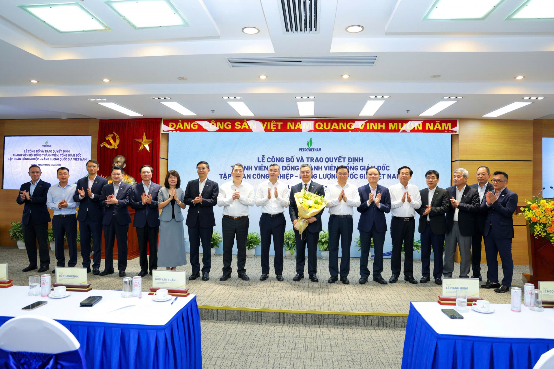 Công bố và trao quyết định Tổng Giám đốc Petrovietnam Công bố và trao quyết định Tổng Giám đốc Petrovietnam