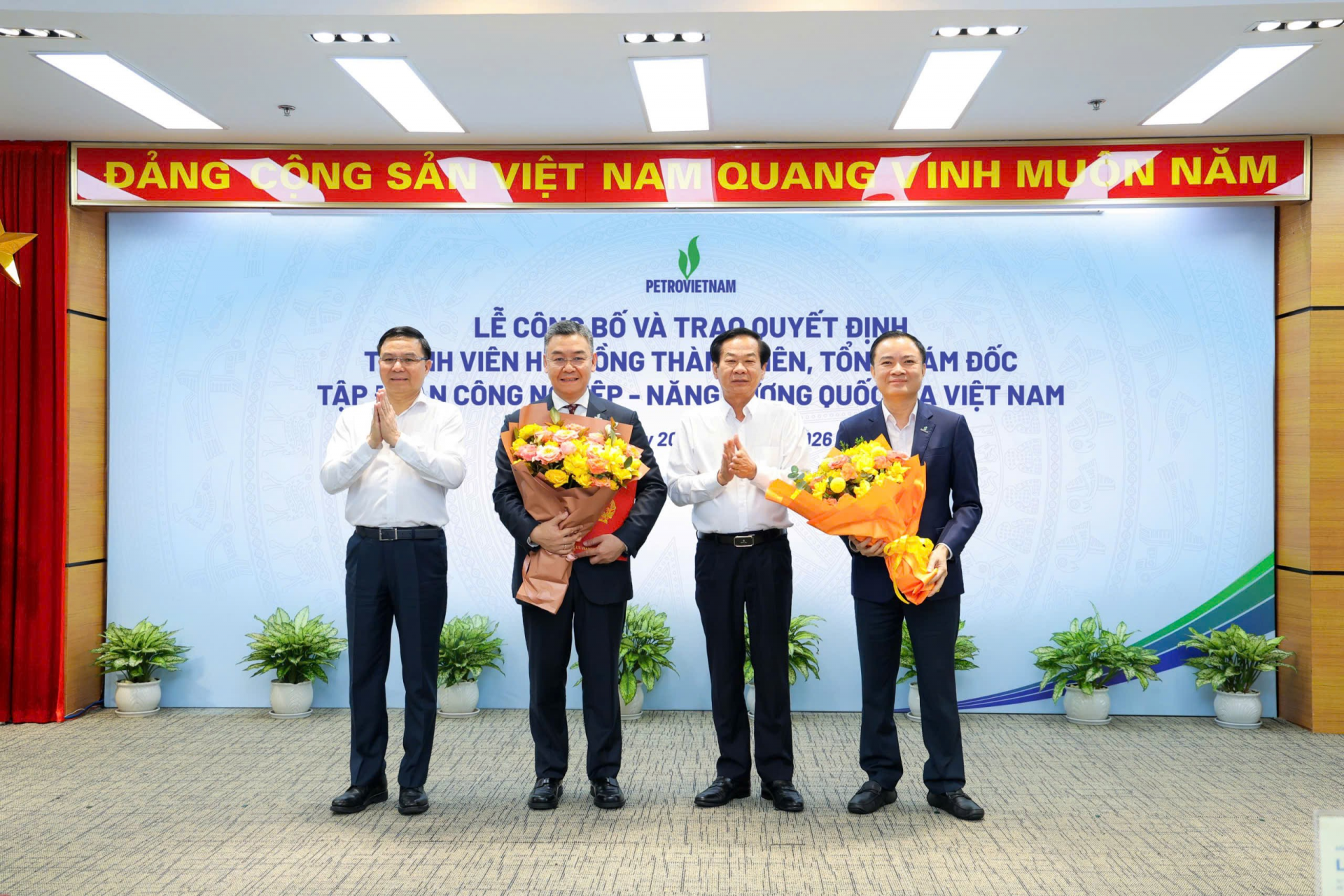 Công bố và trao quyết định Tổng Giám đốc Petrovietnam Công bố và trao quyết định Tổng Giám đốc Petrovietnam