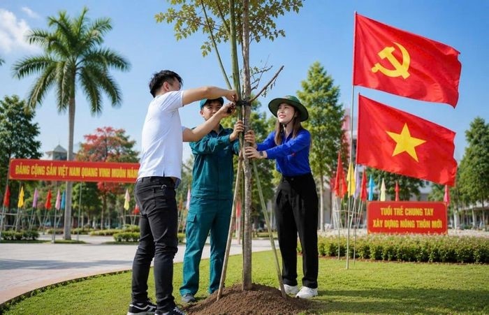    Cán bộ, đoàn viên phường Tân Lập chung tay trồng cây xanh, lan tỏa tinh thần bảo vệ môi trường.