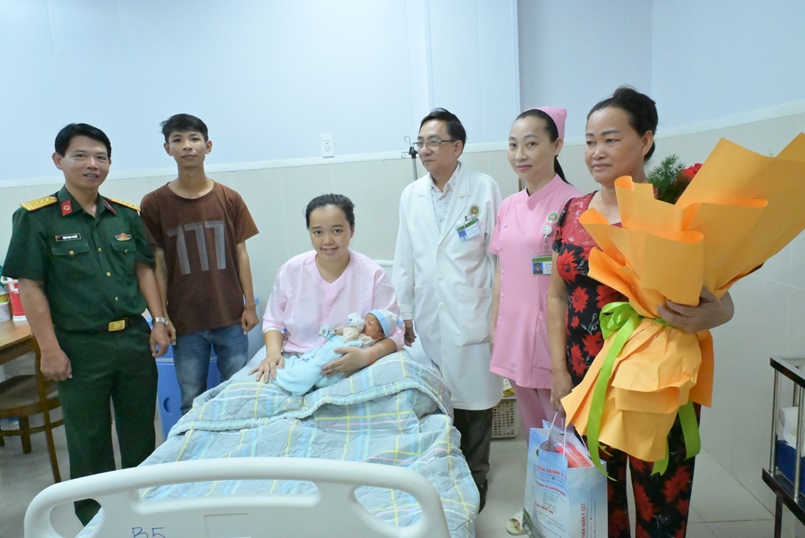 Ca cấp cứu bị rắn cắn “đặc biệt” ở Bệnh viện Quân y 121 đã được xuất viện Ca cấp cứu bị rắn cắn “đặc biệt” ở Bệnh viện Quân y 121 đã được xuất viện