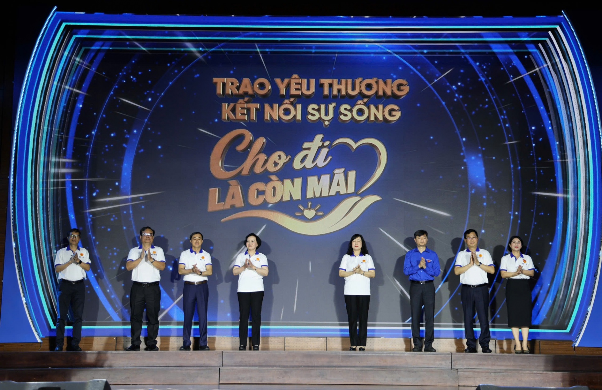 Phó Thủ tướng Phạm Thị Thanh Trà và các đại biểu thực hiện nghi thức phát động Ngày hưởng ứng hiến tặng mô, tạng 20/5 - Ảnh: VGP
