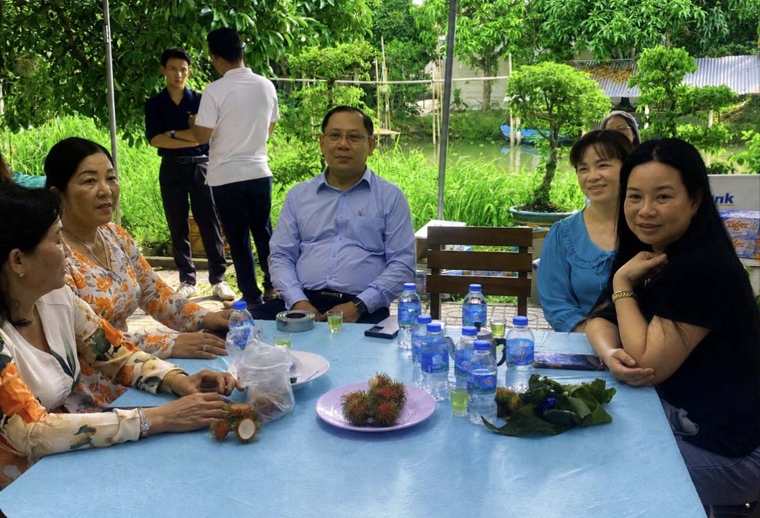 Dưới tán măng cụt 100 năm tuổi:  Bàn chuyện Chuyển đổi tư duy từ sản xuất nông nghiệp sang kinh tế nông nghiệp