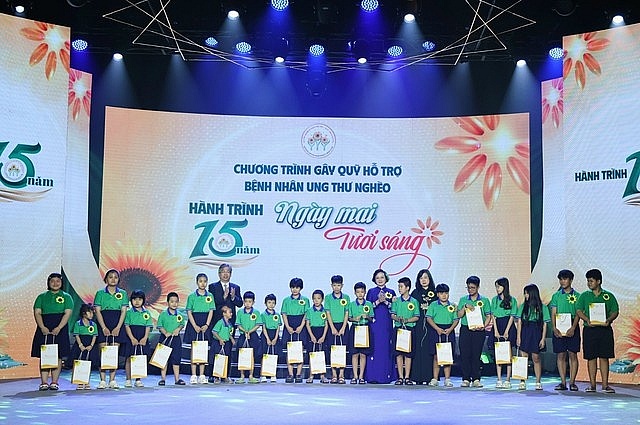 Không còn ai phải một mình chiến đấu với ung thư Không còn ai phải một mình chiến đấu với ung thư