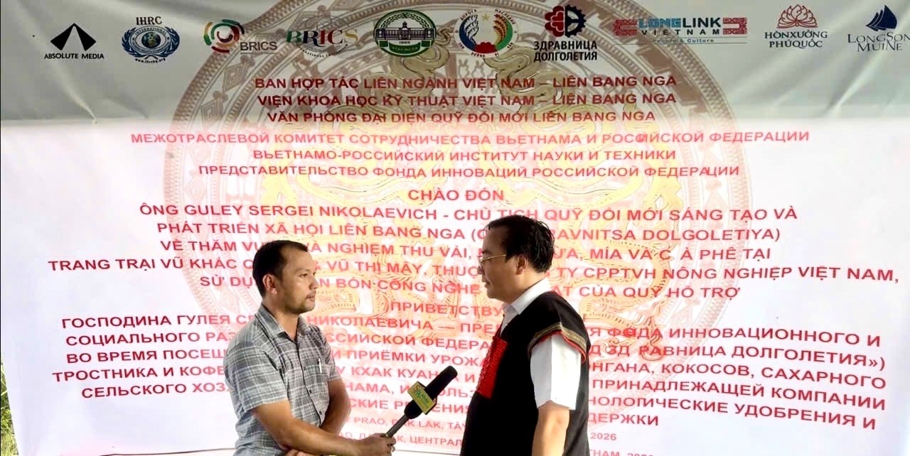 Ông Vũ Khắc Nguyên, Chủ tịch Hội đồng quản trị Viện Nghiên cứu Khoa học Kỹ thuật Việt Nam – Liên bang Nga, phát biểu tại buổi làm việc. Ông Vũ Khắc Nguyên, Chủ tịch Hội đồng quản trị Viện Nghiên cứu Khoa học Kỹ thuật Việt Nam – Liên bang Nga, phát biểu tại buổi làm việc.
