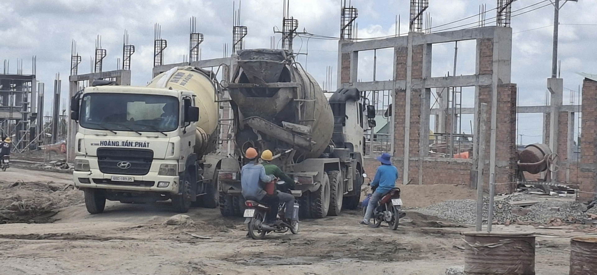 Người dân lo ngại ô nhiễm quanh trạm trộn bê tông ở Cần Thơ Người dân lo ngại ô nhiễm quanh trạm trộn bê tông ở Cần Thơ
