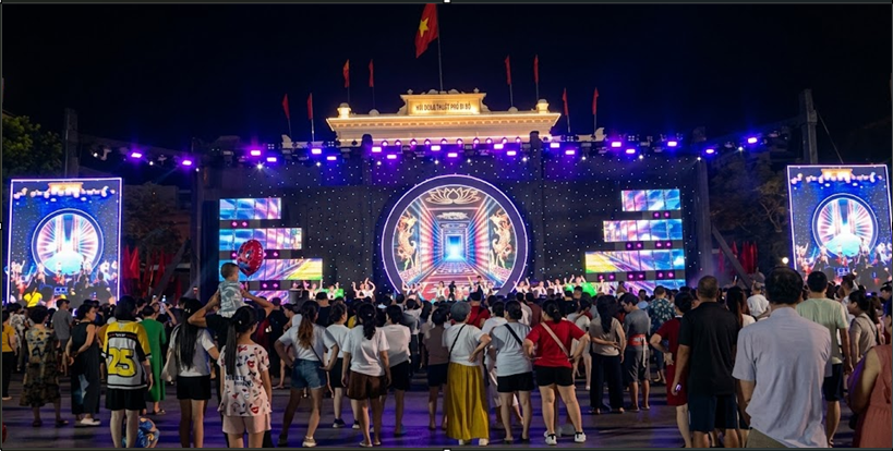 Đêm Hải Phòng 13/5: Khi sắc đỏ lịch sử hòa vào nhịp đập thời thượng của thành phố cảng