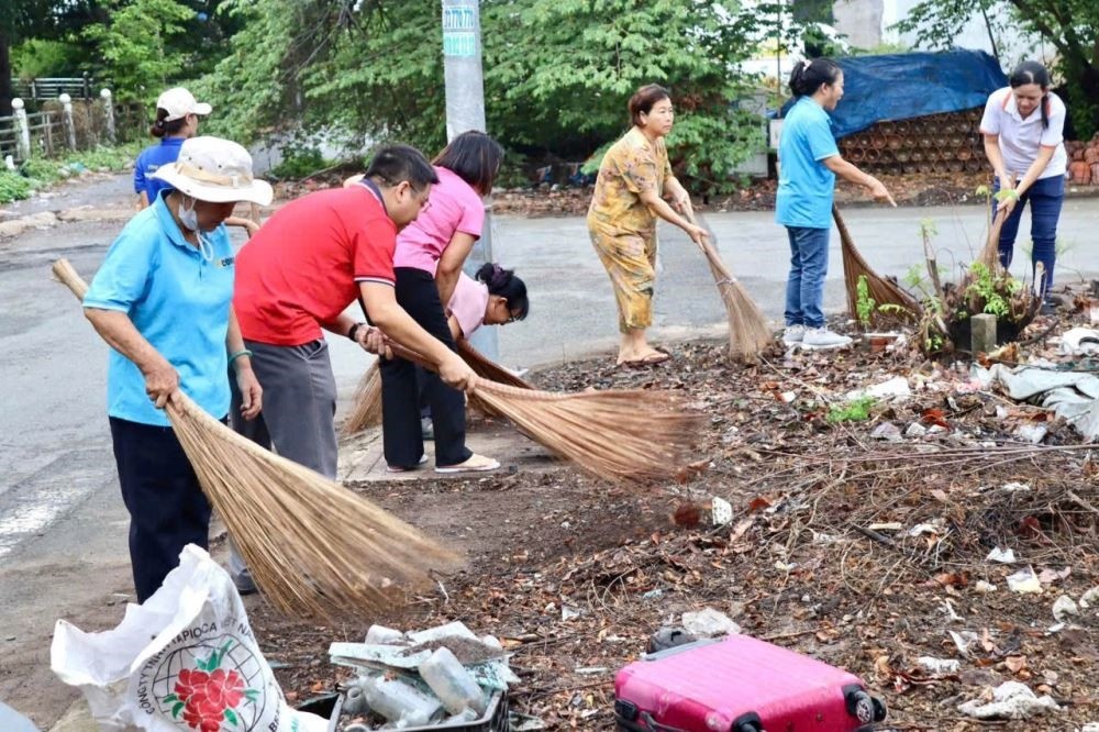 Phường Thủ Dầu Một (TP.HCM) đồng loạt ra quân dọn vệ sinh bảo vệ môi trường