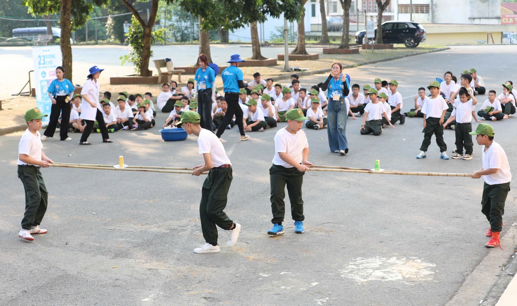 Không chỉ là dịp nghỉ ngơi sau năm học, kỳ nghỉ hè giờ đây được nhiều phụ huynh định hướng như một khóa trải nghiệm ngắn hạn, để giúp con có thêm những kỹ năng cần thiết (Ảnh: VN). Không chỉ là dịp nghỉ ngơi sau năm học, kỳ nghỉ hè giờ đây được nhiều phụ huynh định hướng như một khóa trải nghiệm ngắn hạn, để giúp con có thêm những kỹ năng cần thiết (Ảnh: VN).