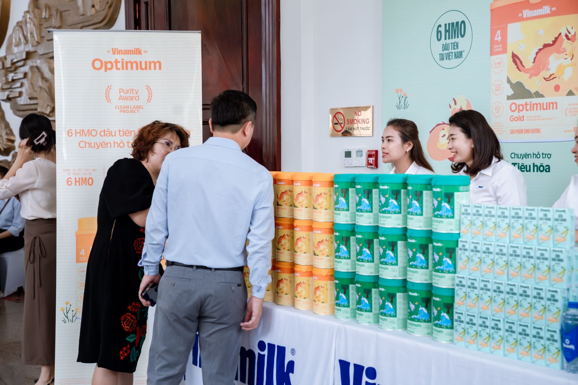 Các sản phẩm từ Vinamilk và Optimum đồng hành cùng Lễ phát động Tháng hành động vì trẻ em 2026 (Ảnh: VN). Các sản phẩm từ Vinamilk và Optimum đồng hành cùng Lễ phát động Tháng hành động vì trẻ em 2026 (Ảnh: VN).