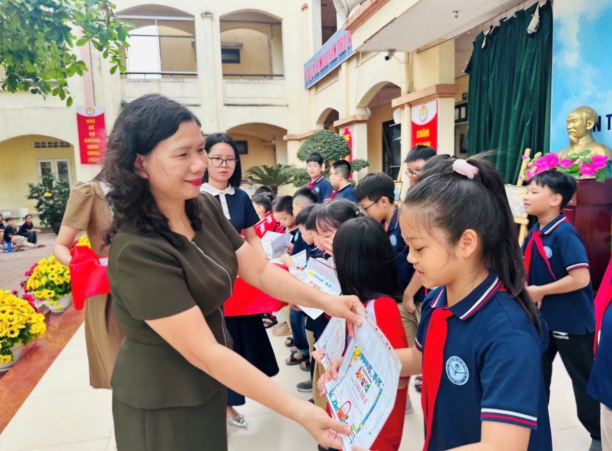 Trường Tiểu học Đỗ Ngọc Du: 70 năm khơi nguồn tri thức, kiến tạo ngôi trường hạnh phúc Trường Tiểu học Đỗ Ngọc Du: 70 năm khơi nguồn tri thức, kiến tạo ngôi trường hạnh phúc