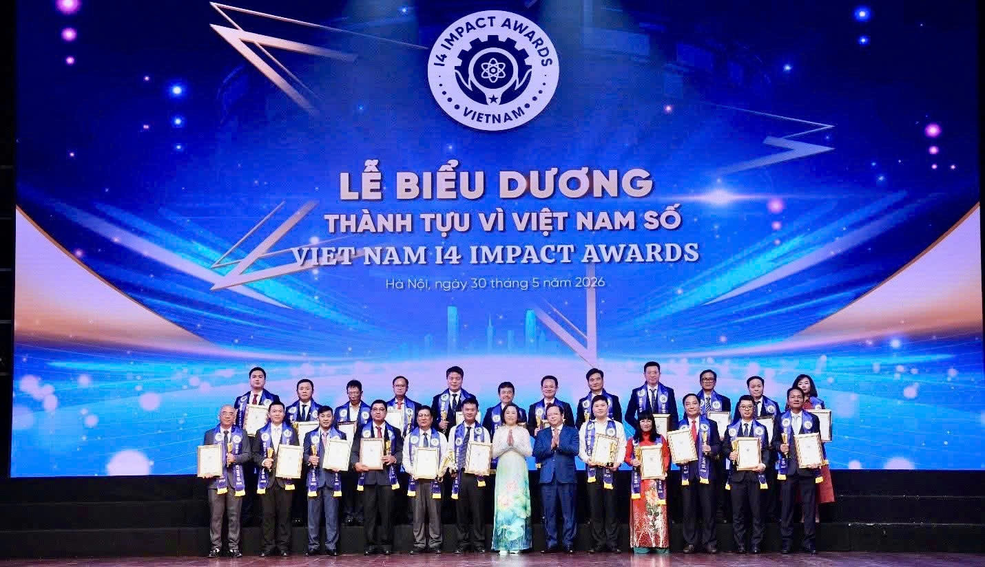 Công ty Cổ phần Nước giải khát Yến sào Khánh Hòa vinh dự được vinh danh tại hạng mục Công nghiệp số và Hạ tầng số Công ty Cổ phần Nước giải khát Yến sào Khánh Hòa vinh dự được vinh danh tại hạng mục Công nghiệp số và Hạ tầng số