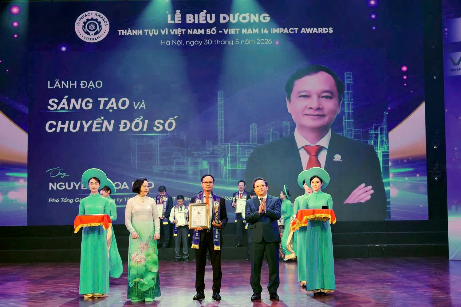 Công ty Cổ phần Nước giải khát Yến sào Khánh Hòa vinh dự được vinh danh tại hạng mục Công nghiệp số và Hạ tầng số Công ty Cổ phần Nước giải khát Yến sào Khánh Hòa vinh dự được vinh danh tại hạng mục Công nghiệp số và Hạ tầng số
