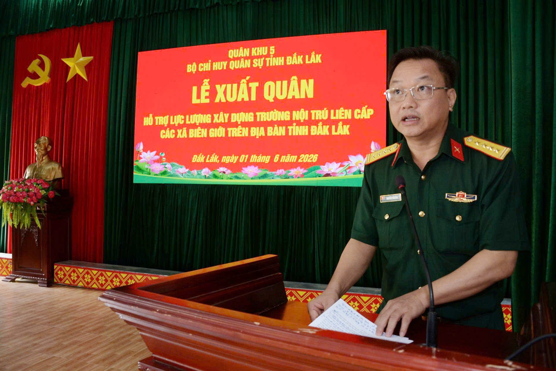  Đồng chí Đại tá Nguyễn Văn Hòa - Chỉ huy trưởng Bộ CHQS tỉnh Đắk Lắk phát biểu tại buổi lễ
