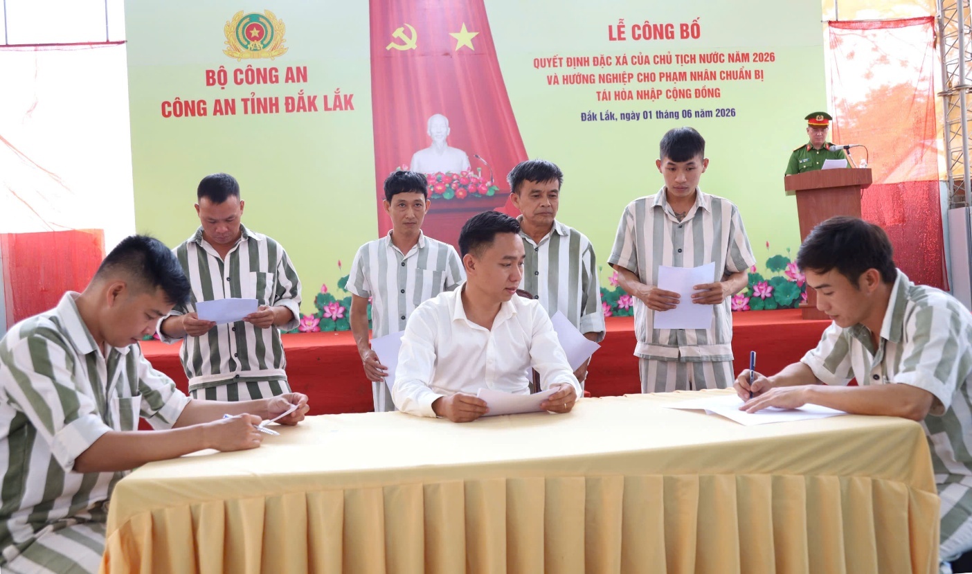 Công an tỉnh Đắk Lắk công bố Quyết định đặc xá năm 2026: Mở cánh cửa hoàn lương, trao cơ hội làm lại cuộc đời
