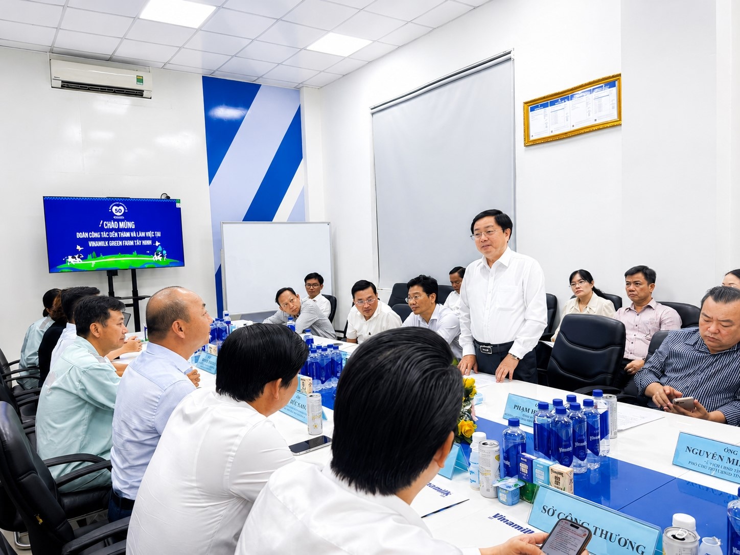 Ông Nguyễn Văn Quyết - Ủy viên Ban chấp hành Trung ương Đảng, Bí thư Tỉnh ủy Tây Ninh – phát biểu trong chuyến thăm và làm việc tại trang trại Vinamilk Green Farm Tây Ninh (Ảnh: VN).
