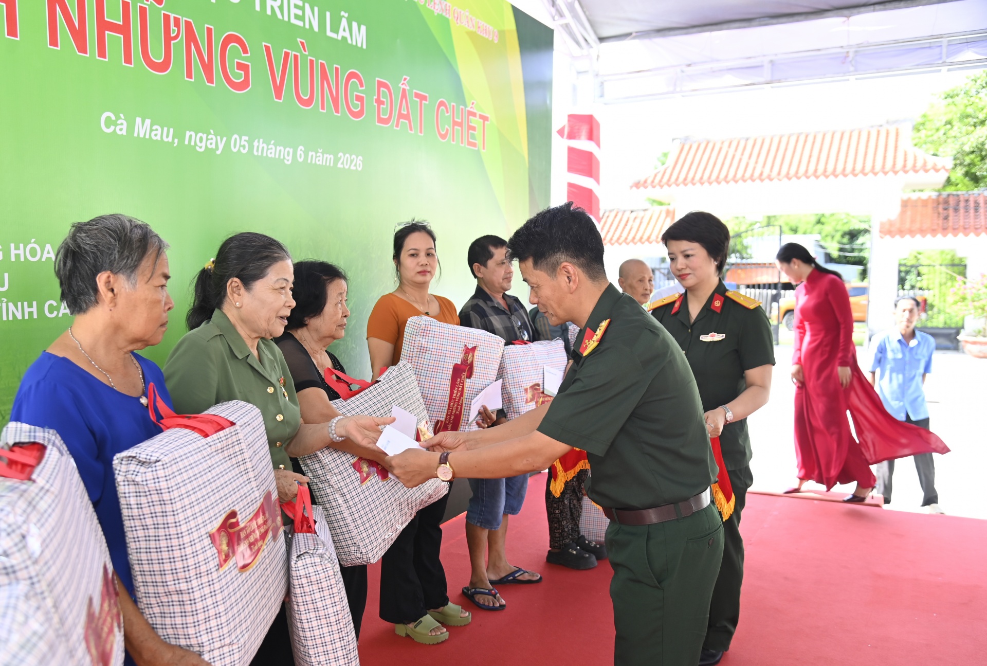 Binh chủng Hóa học khai mạc triển lãm “Hồi sinh những vùng đất chết” tại Cà Mau