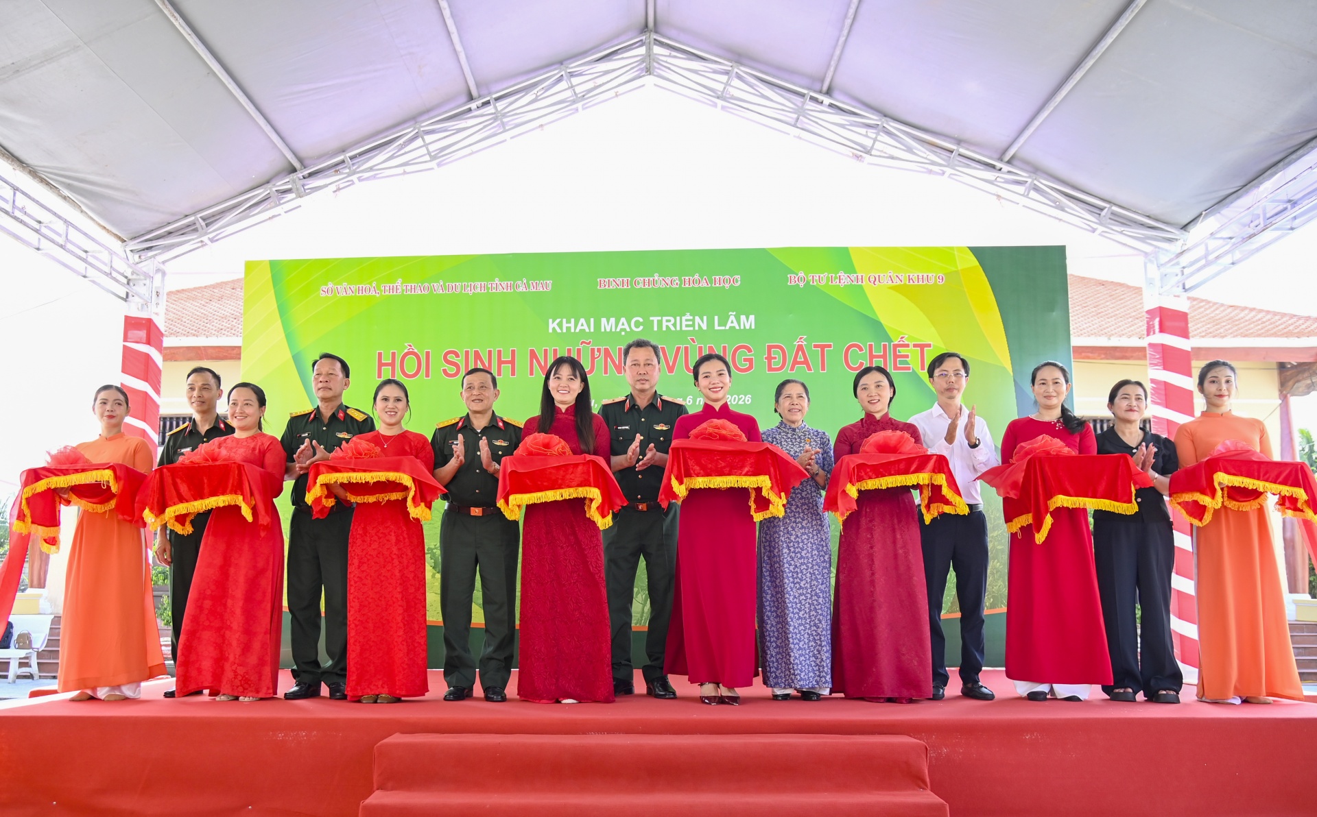 Binh chủng Hóa học khai mạc triển lãm “Hồi sinh những vùng đất chết” tại Cà Mau