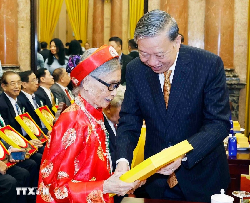 Tổng Bí thư, Chủ tịch nước Tô Lâm: Khơi dậy tinh thần 'Tuổi cao-Gương sáng' trong giai đoạn phát triển mới Tổng Bí thư, Chủ tịch nước Tô Lâm: Khơi dậy tinh thần 'Tuổi cao-Gương sáng' trong giai đoạn phát triển mới