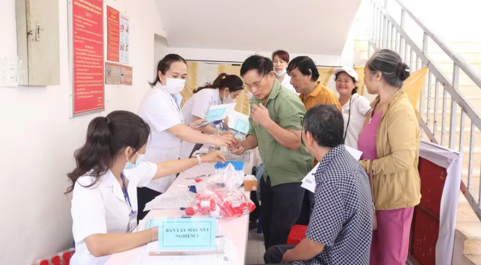 Người dân tham gia khám sức khỏe, sàng lọc bệnh tật trong Tháng cao điểm khám sức khỏe định kỳ tại Đắk Lắk. Người dân tham gia khám sức khỏe, sàng lọc bệnh tật trong Tháng cao điểm khám sức khỏe định kỳ tại Đắk Lắk.