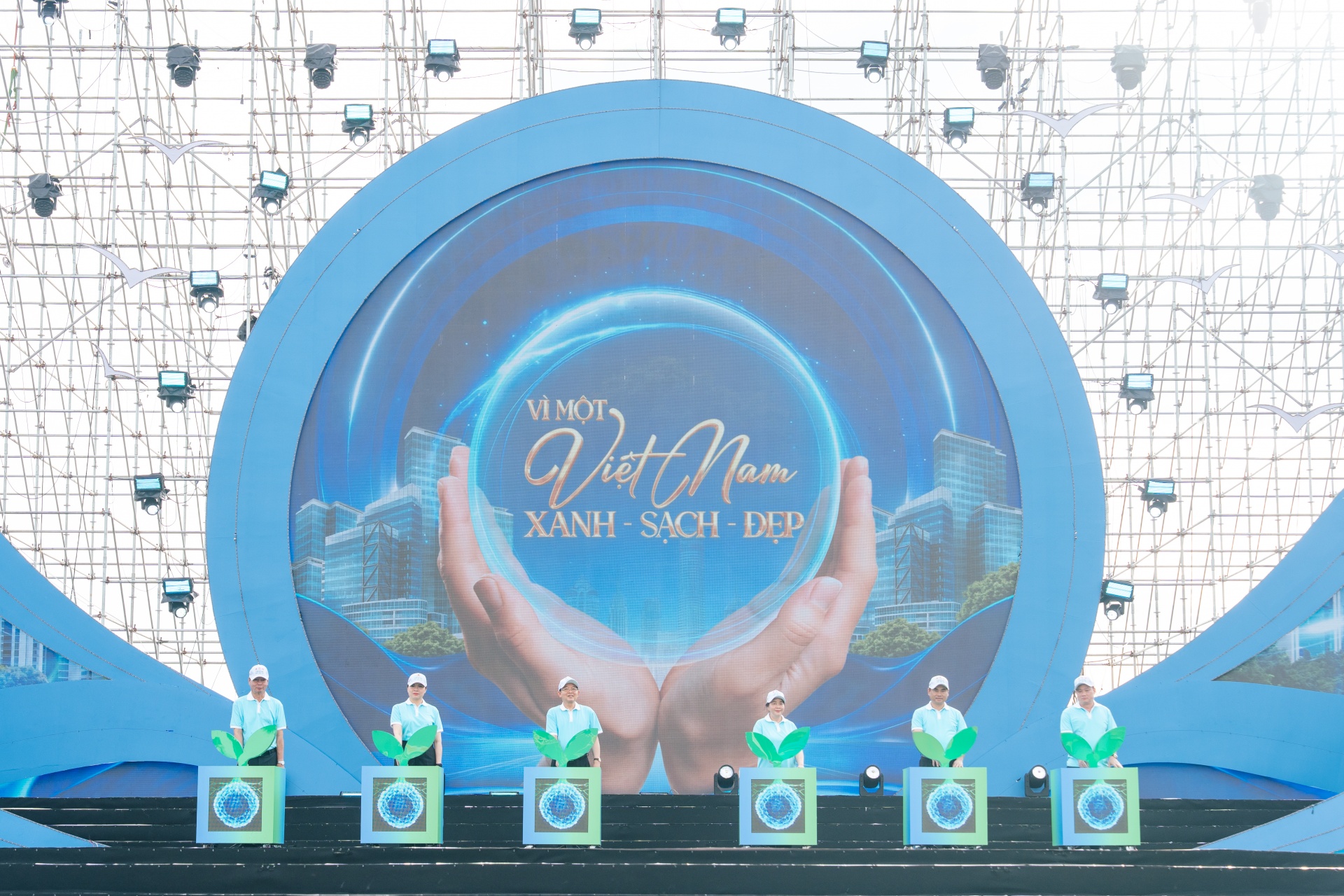 Nghi thức phát động phong trào “Toàn dân chung tay bảo vệ môi trường, vì một Việt Nam xanh - sạch - đẹp”