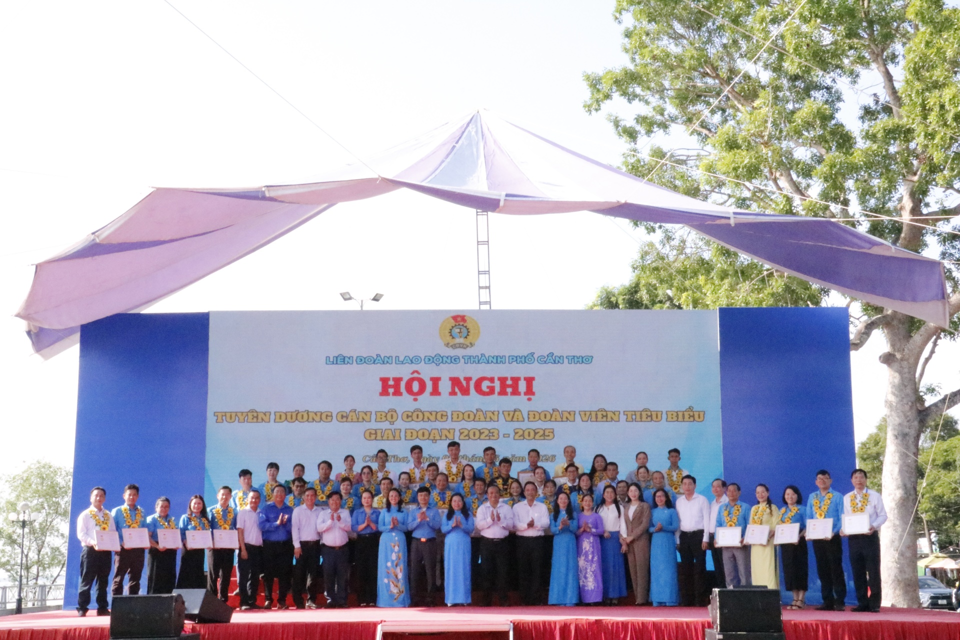 Khơi dậy tinh thần đổi mới, sáng tạo trong công nhân, người lao động Khơi dậy tinh thần đổi mới, sáng tạo trong công nhân, người lao động