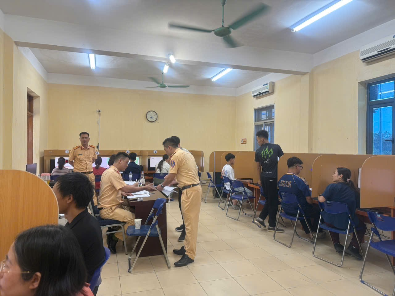 Công an tỉnh Hưng Yên chuẩn hóa công tác sát hạch và cấp đổi giấy phép lái xe