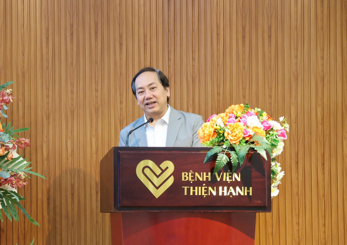 TS.BS Lê Quan Anh Tuấn tổng kết chương trình đào tạo và ghi nhận những nỗ lực của học viên sau 6 tháng học tập. TS.BS Lê Quan Anh Tuấn tổng kết chương trình đào tạo và ghi nhận những nỗ lực của học viên sau 6 tháng học tập.