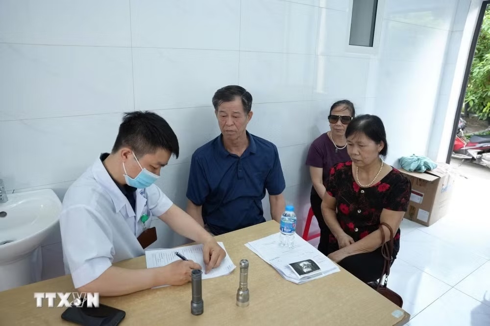 Trạm y tế phường Lê Thanh Nghị triển khai khám sức khỏe cho người cao tuổi tháng 6/2026. (Ảnh: TTXVN)