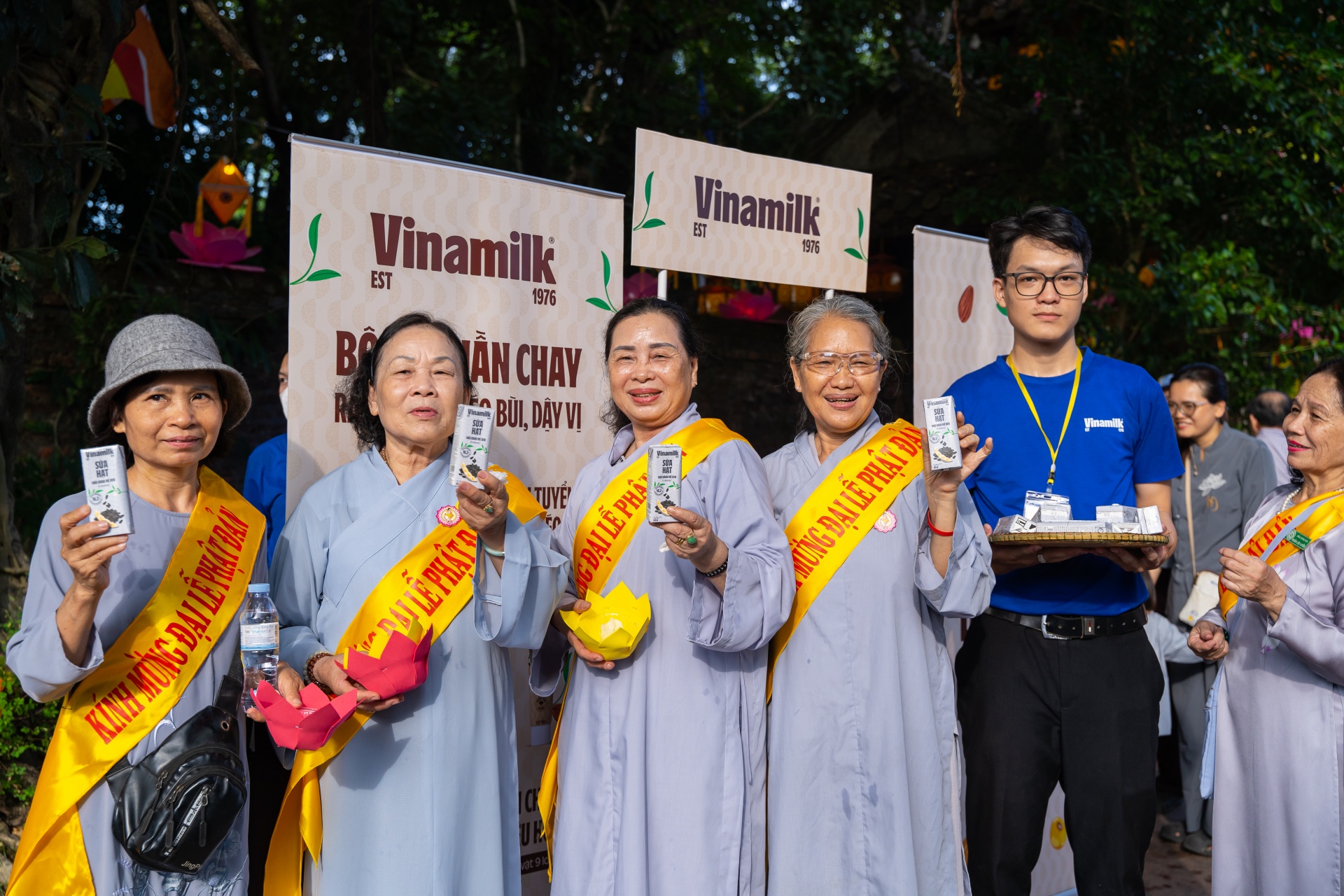 Vinamilk góp phần lan tỏa lối sống xanh tại Lễ hội Ẩm thực chay – Festival Huế 2026 Vinamilk góp phần lan tỏa lối sống xanh tại Lễ hội Ẩm thực chay – Festival Huế 2026
