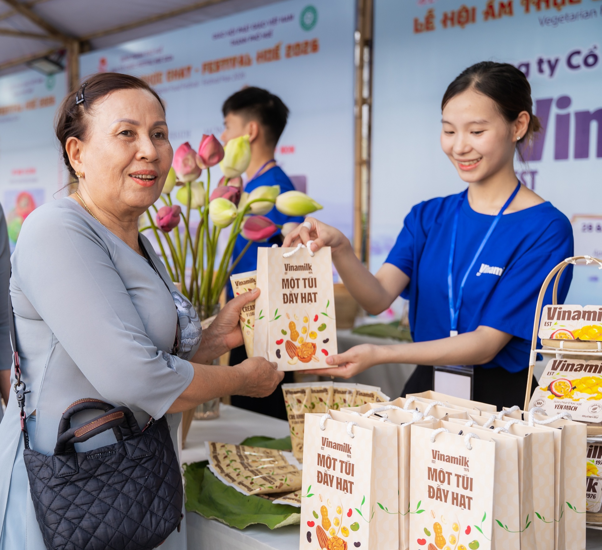 Vinamilk góp phần lan tỏa lối sống xanh tại Lễ hội Ẩm thực chay – Festival Huế 2026