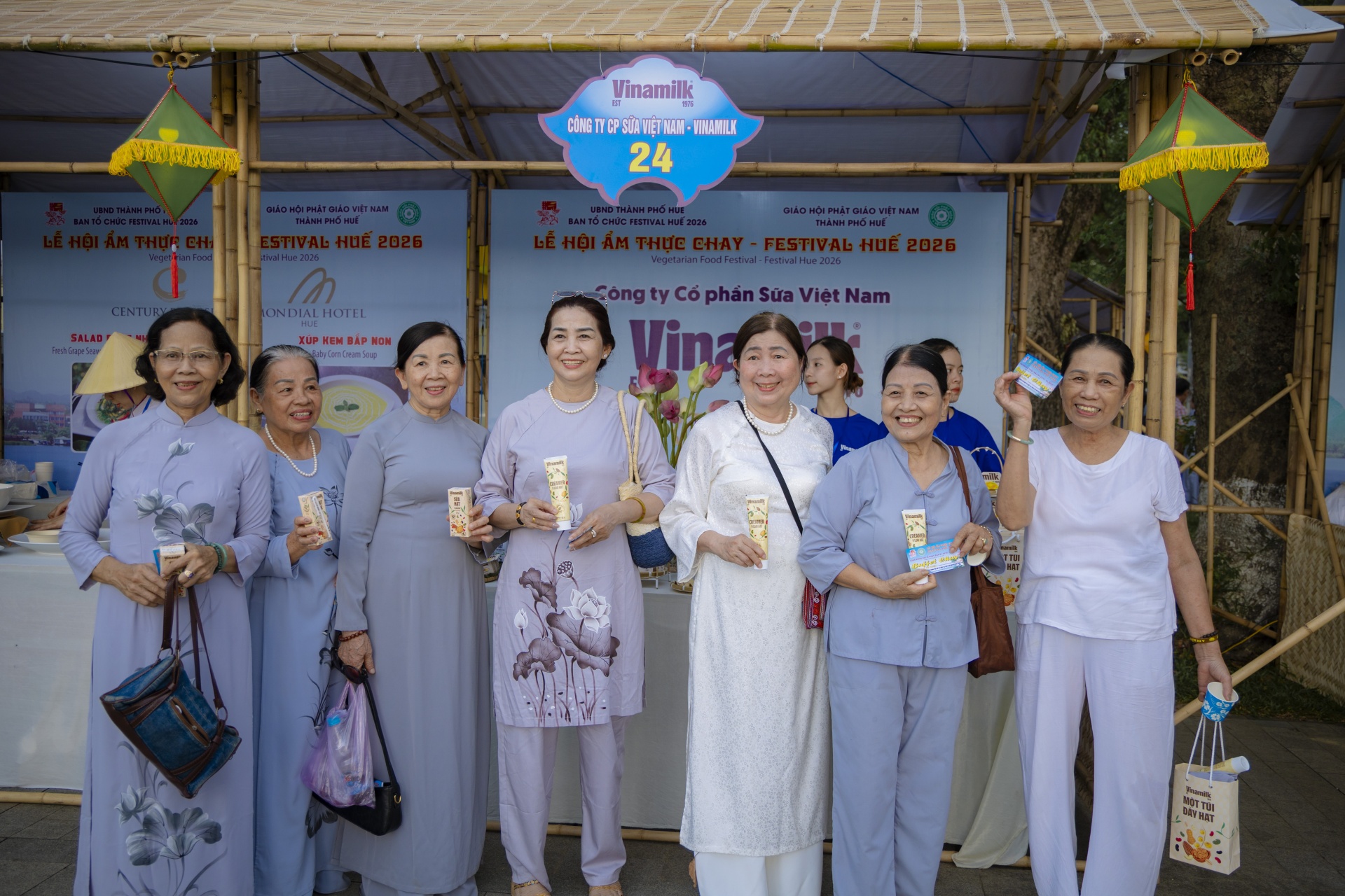 Vinamilk góp phần lan tỏa lối sống xanh tại Lễ hội Ẩm thực chay – Festival Huế 2026 Vinamilk góp phần lan tỏa lối sống xanh tại Lễ hội Ẩm thực chay – Festival Huế 2026