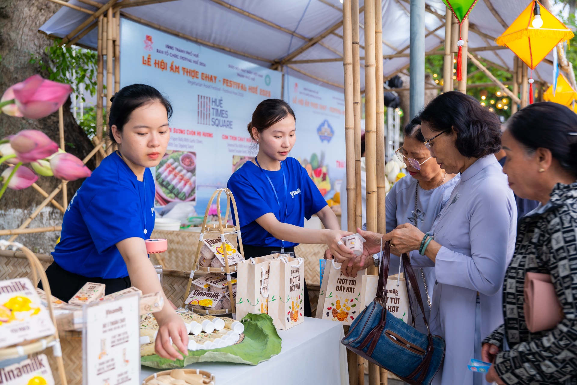 Vinamilk góp phần lan tỏa lối sống xanh tại Lễ hội Ẩm thực chay – Festival Huế 2026 Vinamilk góp phần lan tỏa lối sống xanh tại Lễ hội Ẩm thực chay – Festival Huế 2026